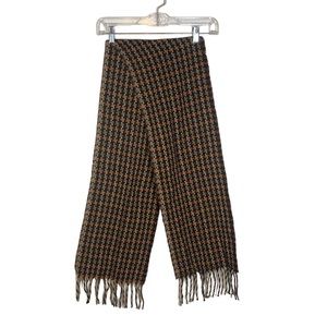 Houndstooth Lambswool blend scarf with fringes. Made in Italy.